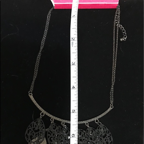 Gunmetal Filagree & Hammered Teardrop 16” Necklace - Picture 4 of 8